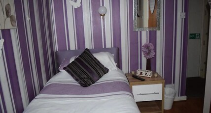 OYO Wynnstay Hotel Room Type - Standard Family of 3 Room OYO Wynnstay Hotel Room Type - Standard Family of 3 Room