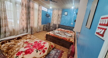 LakeSide Homestay | Srinagar Room Type - Quadruple Room with Outside Washroom