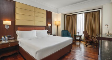 Eros Hotel New Delhi by IHG Room Type - 1 King Classic Pool View Lounge Access