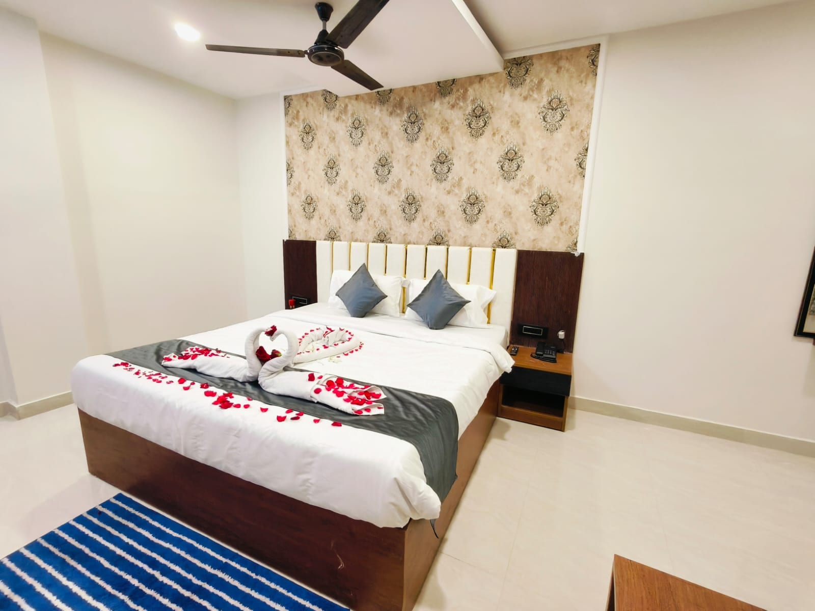 HOTEL SHRI SUDAMAPURI - Tap to explore photos