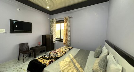 Hotel Jaanvi Room Type - Deluxe Room Hotel Jaanvi Room Type - Deluxe Room