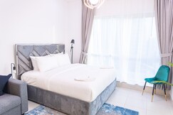 Happy Season Royal Oceanic apartments