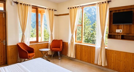 The Auraya Tirthan   A Comfortable Mountain Stay Room Type - Indrasan