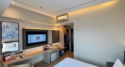 Swiss-Belinn Malang Room Type - New Deluxe Queen