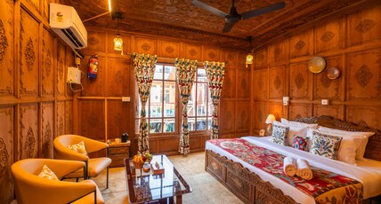 Moustache Houseboat Srinagar Room Type - Superior Room