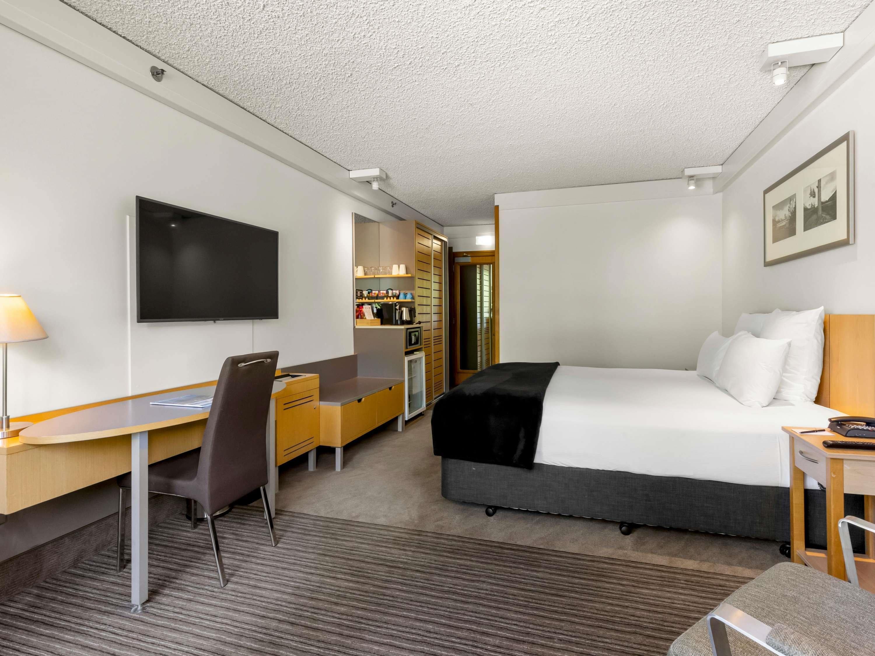 Novotel Queenstown Lakeside - Tap to explore photos
