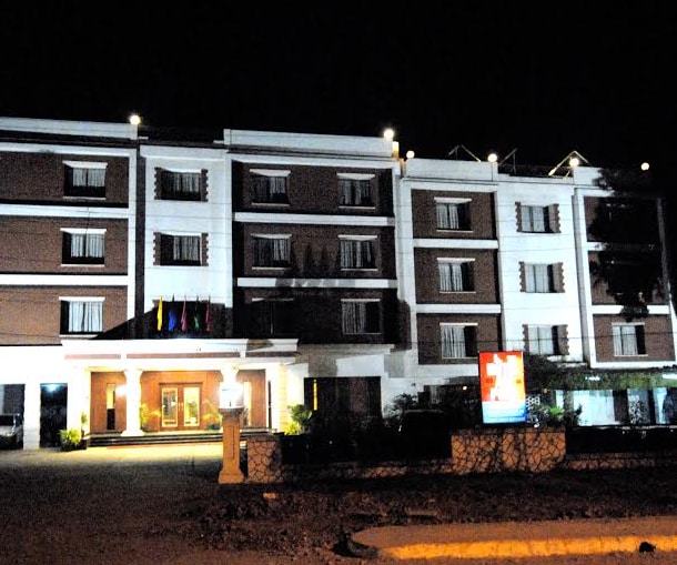 Hotel Airport - Tap to explore photos