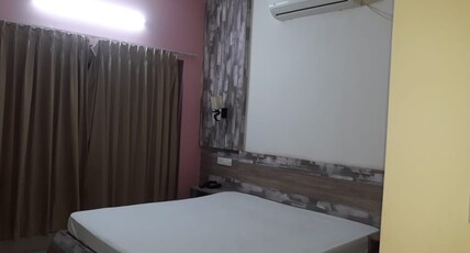 Hotel  Sagnik Room Type - DELUXE DOUBLE BED AC ROOM