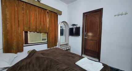 Hotel Paras Room Type - Deluxe