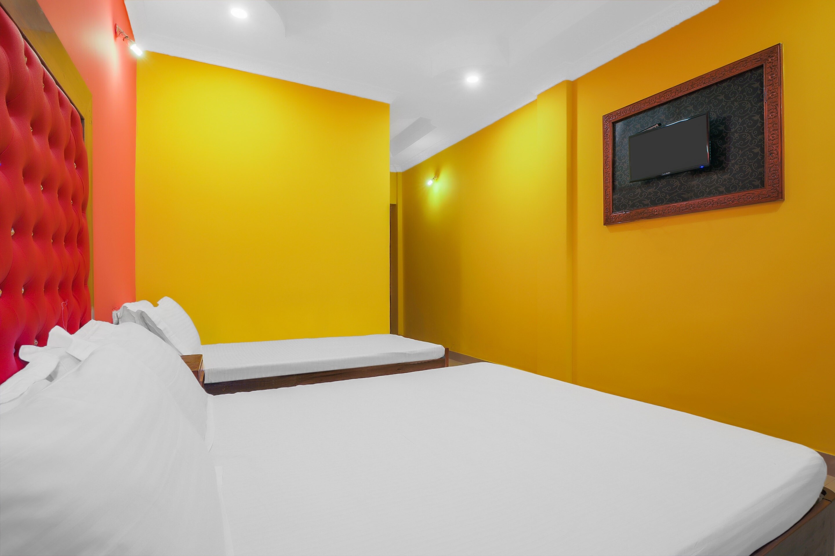 Hotel O Mir Palace Calangutu beach - Tap to explore photos