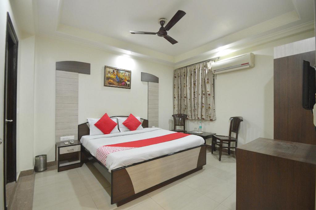 Hotel Fun - Tap to explore photos