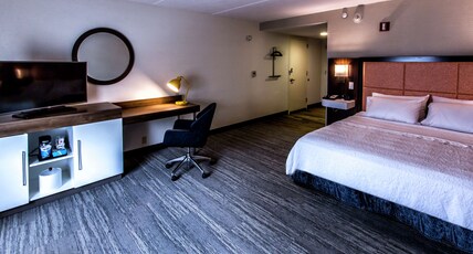 Hampton Inn & Suites by Hilton Staten Island Room Type - 1K MOB HEA ACC TUB SFBD NS
