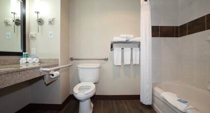 Holiday Inn Express & Suites VERNON Room Type - 2 Queen Beds Standard
