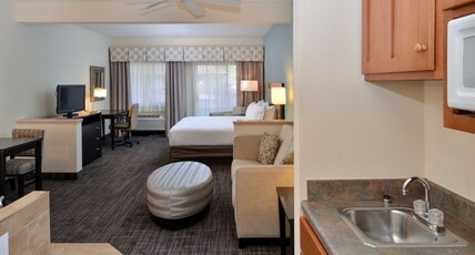 Holiday Inn Express Hotel & Suites-Saint Joseph Room Type - 1 King Suite Courtyard View Jetted Tub