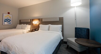 Holiday Inn Express & Suites Berkeley Room Type - 2 Queen Standard