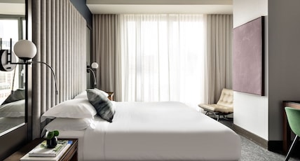 Kimpton Hotel Eventi, an IHG hotel Room Type - 1 King Mobility Accessible Roll In Shower
