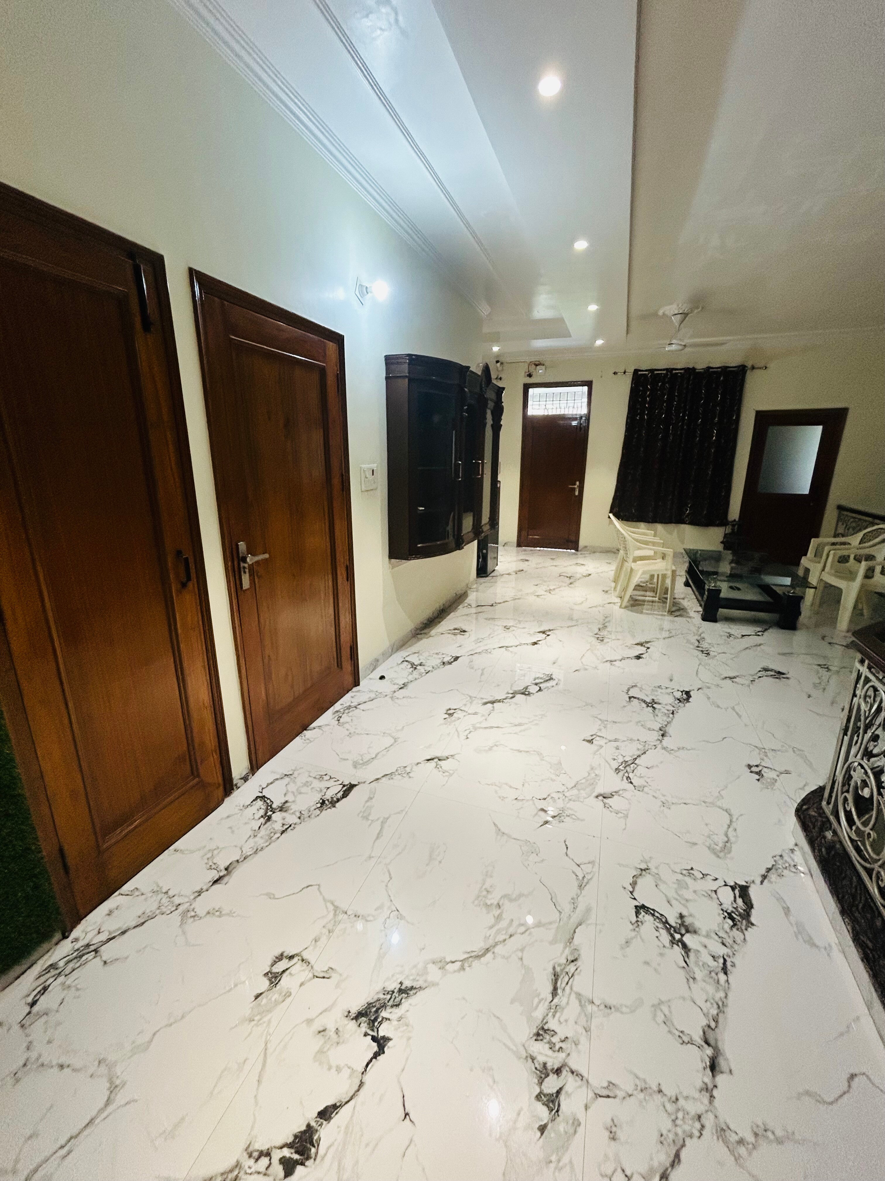 Wonderstays 2BHK Ranjit Avenue - Tap to explore photos