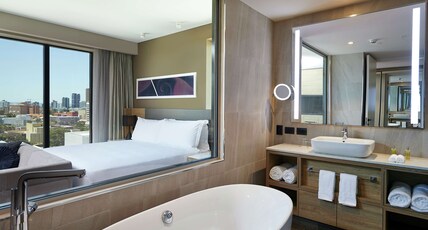 Doubletree by Hilton Perth Northbridge Room Type - KING DLX PANORAMIC VW