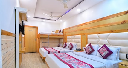 Hotel Glow Inn@3 Mins Walk From NDLS Rail Station Room Type - Six Bed - Family Room With Free Wi-Fi Hotel Glow Inn@3 Mins Walk From NDLS Rail Station Room Type - Six Bed - Family Room With Free Wi-Fi