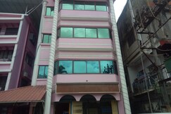 HOTEL NAVRATNA PALACE