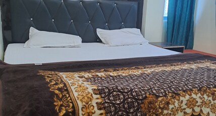 Hotel A V Priya Room Type - Deluxe Room - Family Room