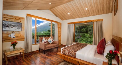 De Prashant -1 kms from Mall Road, Manali Room Type - Attic Mountain Valley View Room with Balcony De Prashant -1 kms from Mall Road, Manali Room Type - Attic Mountain Valley View Room with Balcony