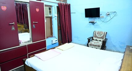 Sandhya Paying Guest House.. Room Type - Deluxe Room