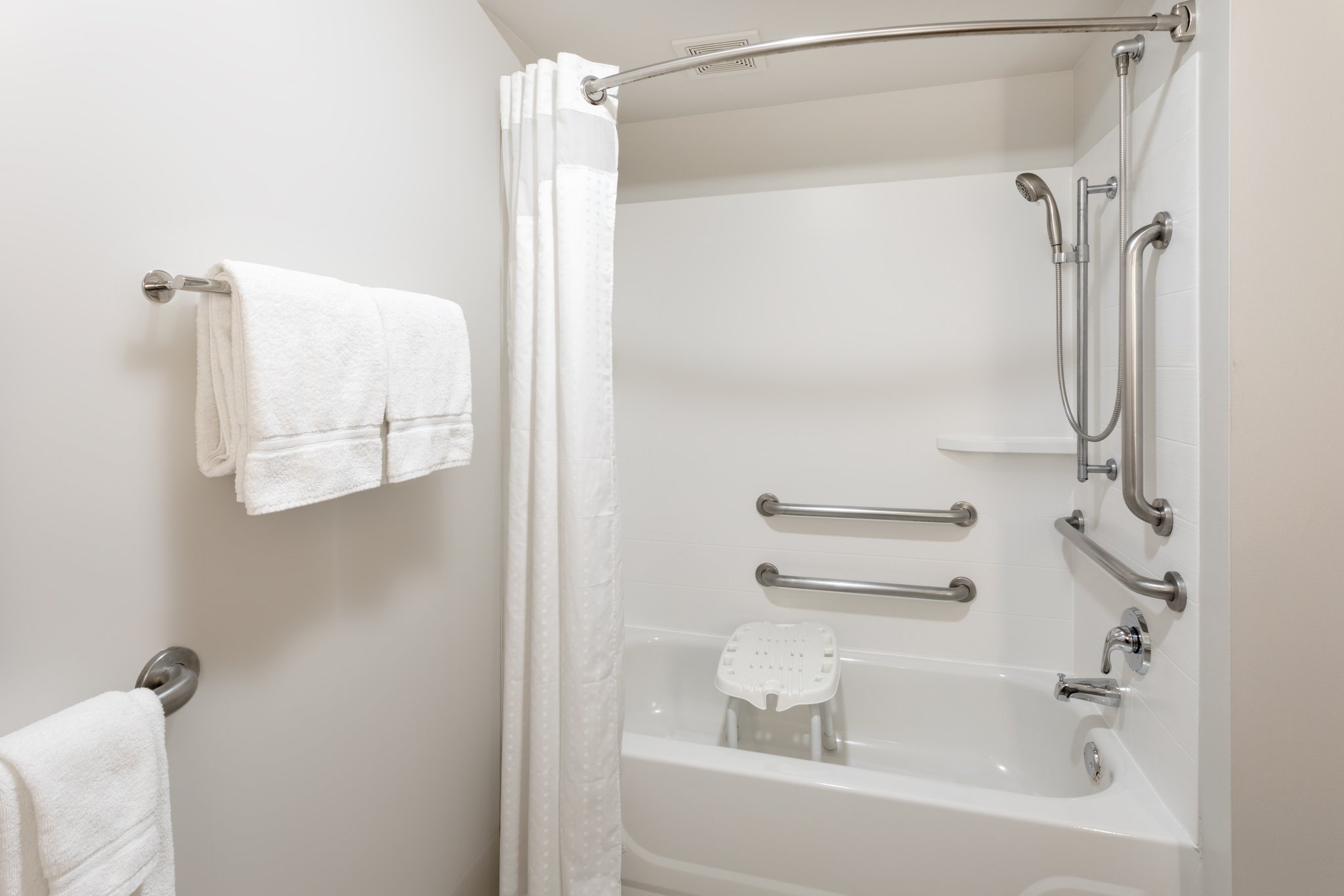 Holiday Inn Express & Suites MINNEAPOLIS-DWTN (CONV CTR) - Tap to explore photos