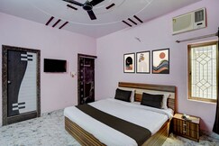 Collection O Gorakhpur Mandir Formerly Pavitra Palace