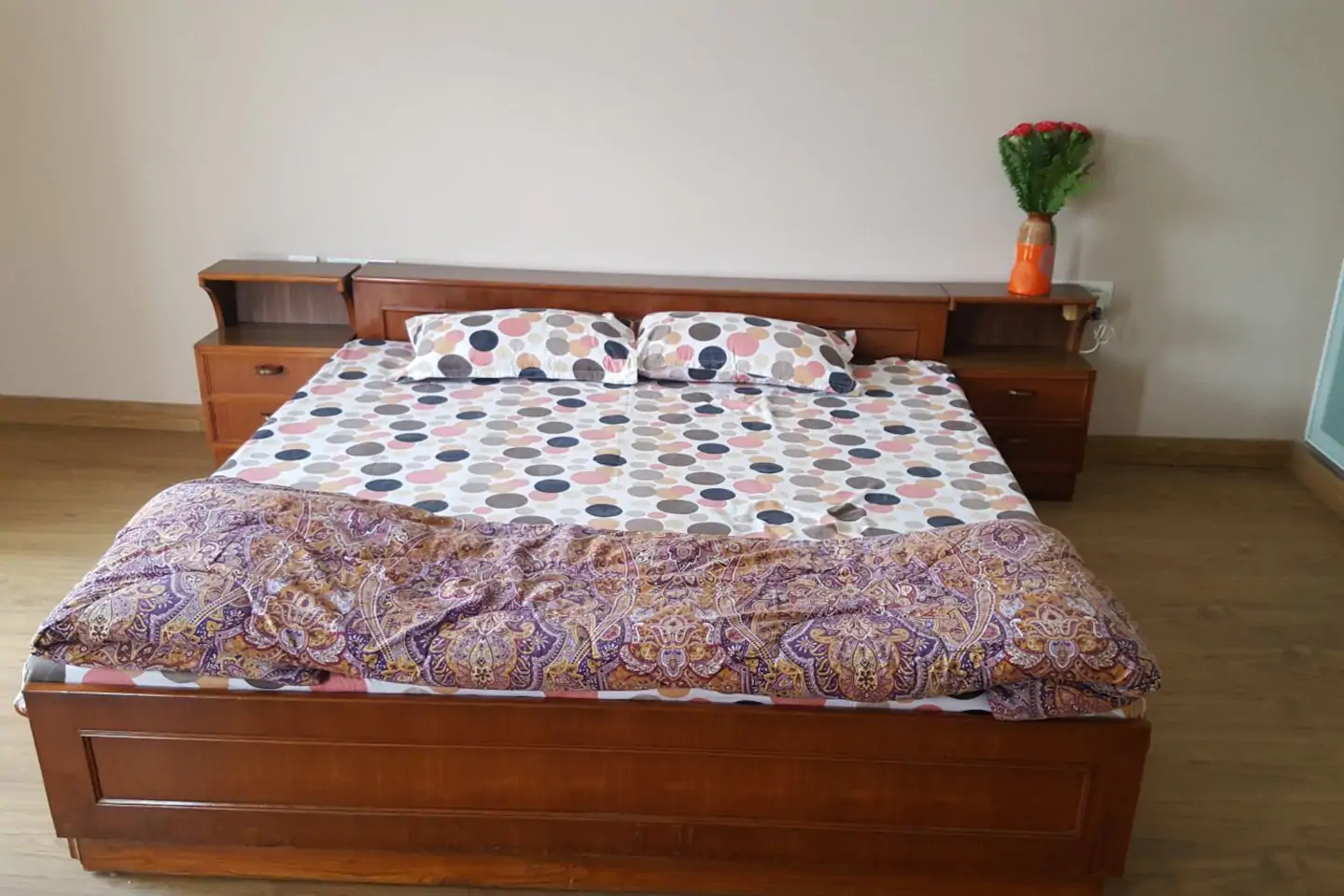 Beautiful 4 BHK Bungalow - Tap to explore photos