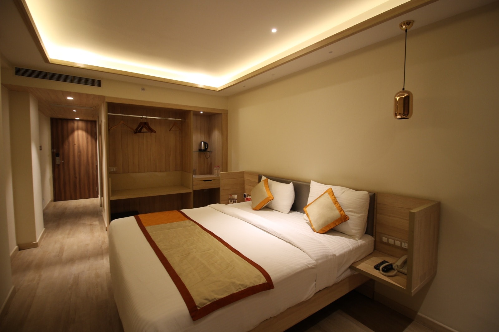 Jagadish International - Palace Road - Tap to explore photos
