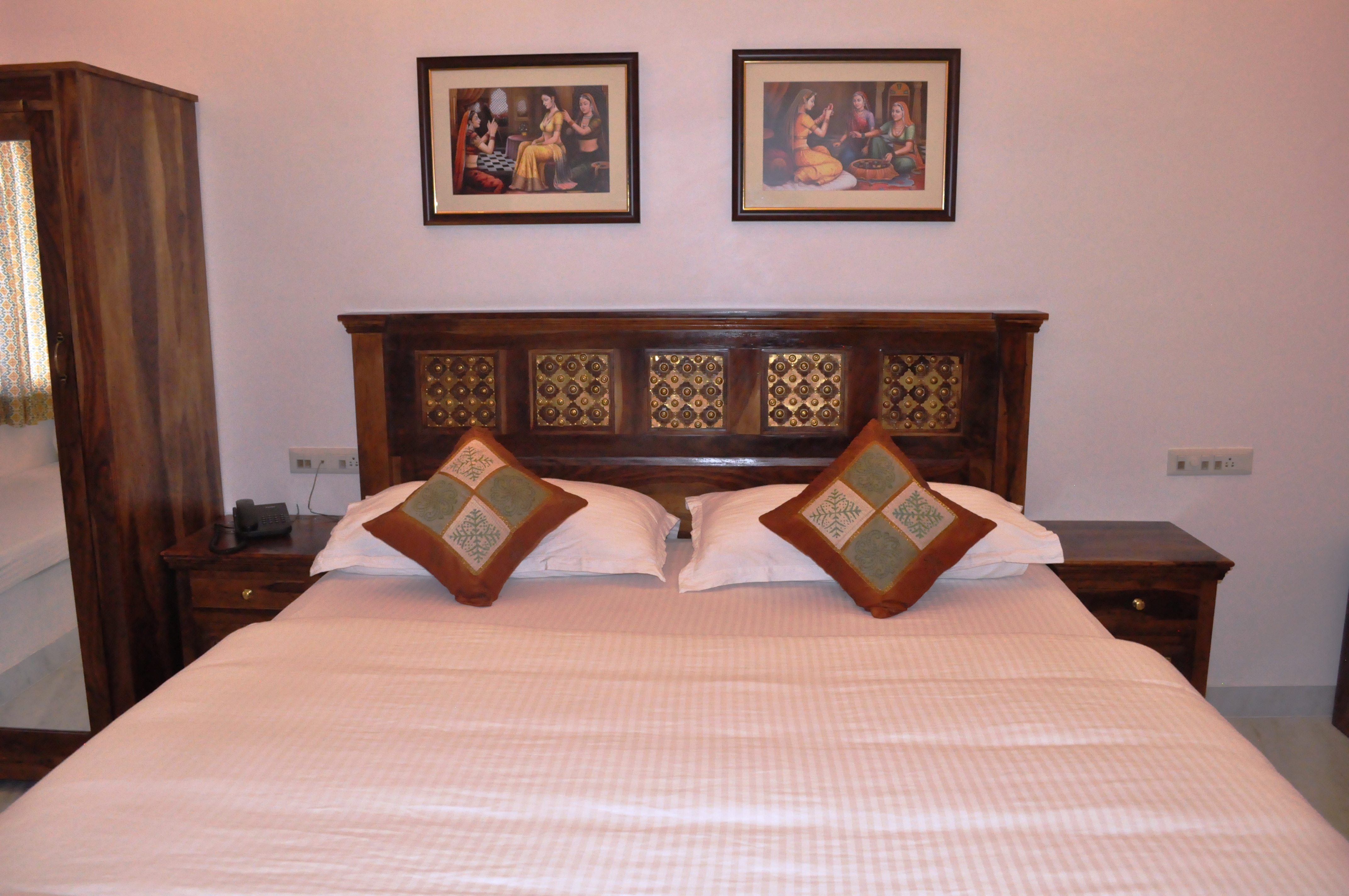 KOTRA HAVELI A BOUTIQUE HOTEL by LAKE PICHOLA - Tap to explore photos