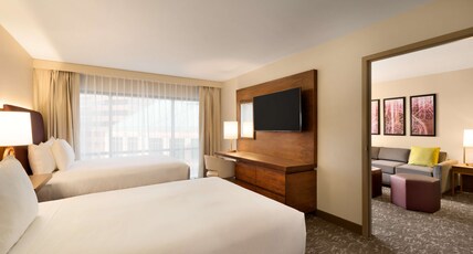 Embassy Suites by Hilton Phoenix Downtown North Room Type - 2 DBL STE ACC TUB NO SMOK