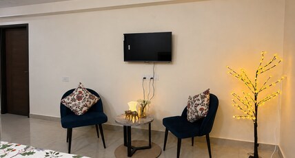 Six Twelve Stays Nr WTP Airport Patrika Gate Room Type - Six Twelve Stays Nr WTP Airport Patrika Gate
