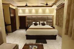 HOTEL SATHI TARAPITH