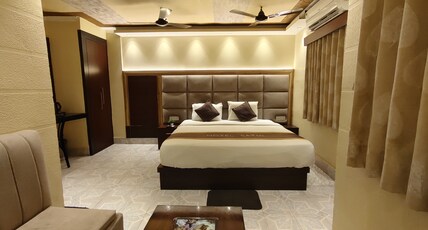 HOTEL SATHI TARAPITH Room Type - Superior Double With Balcony