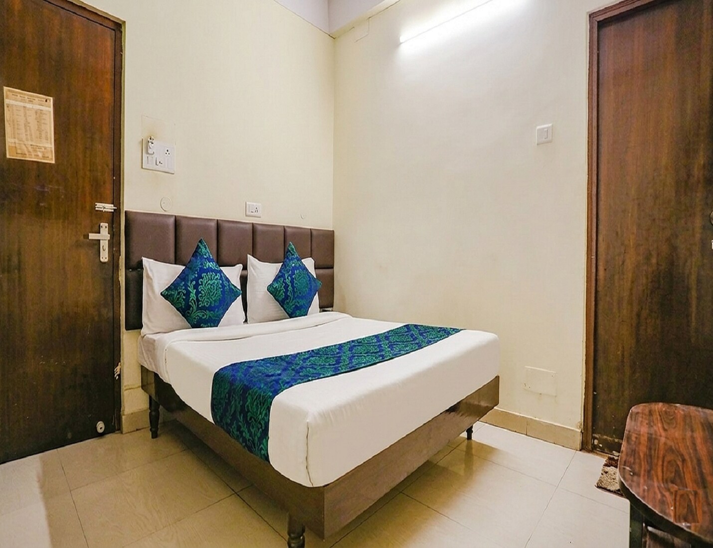 Hotel Kanha Classic - Tap to explore photos