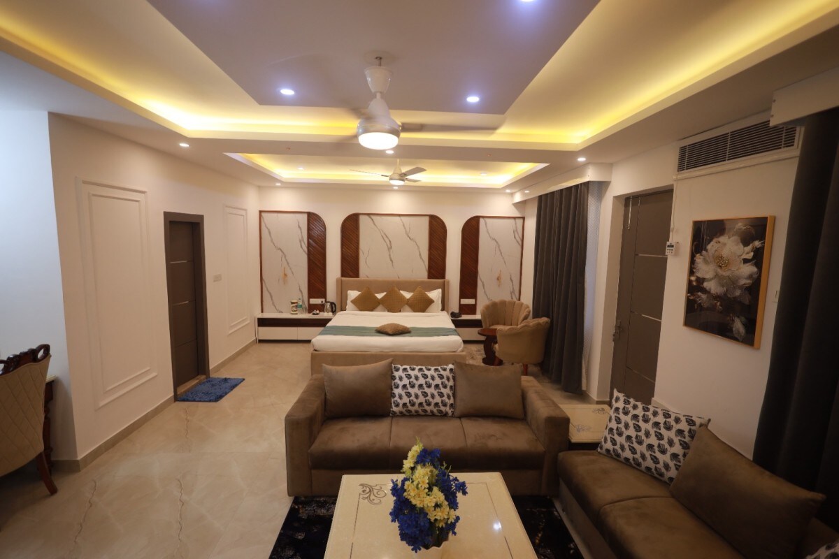 Shanti Seva Dham - Vrindavan - Tap to explore photos