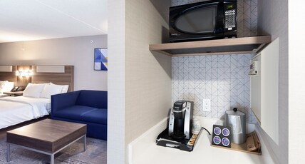 Holiday Inn Express Hotel & Suites Waterloo - St Jacobs, an IHG Hotel Room Type - 2 Queen Suite Sofa Bed
