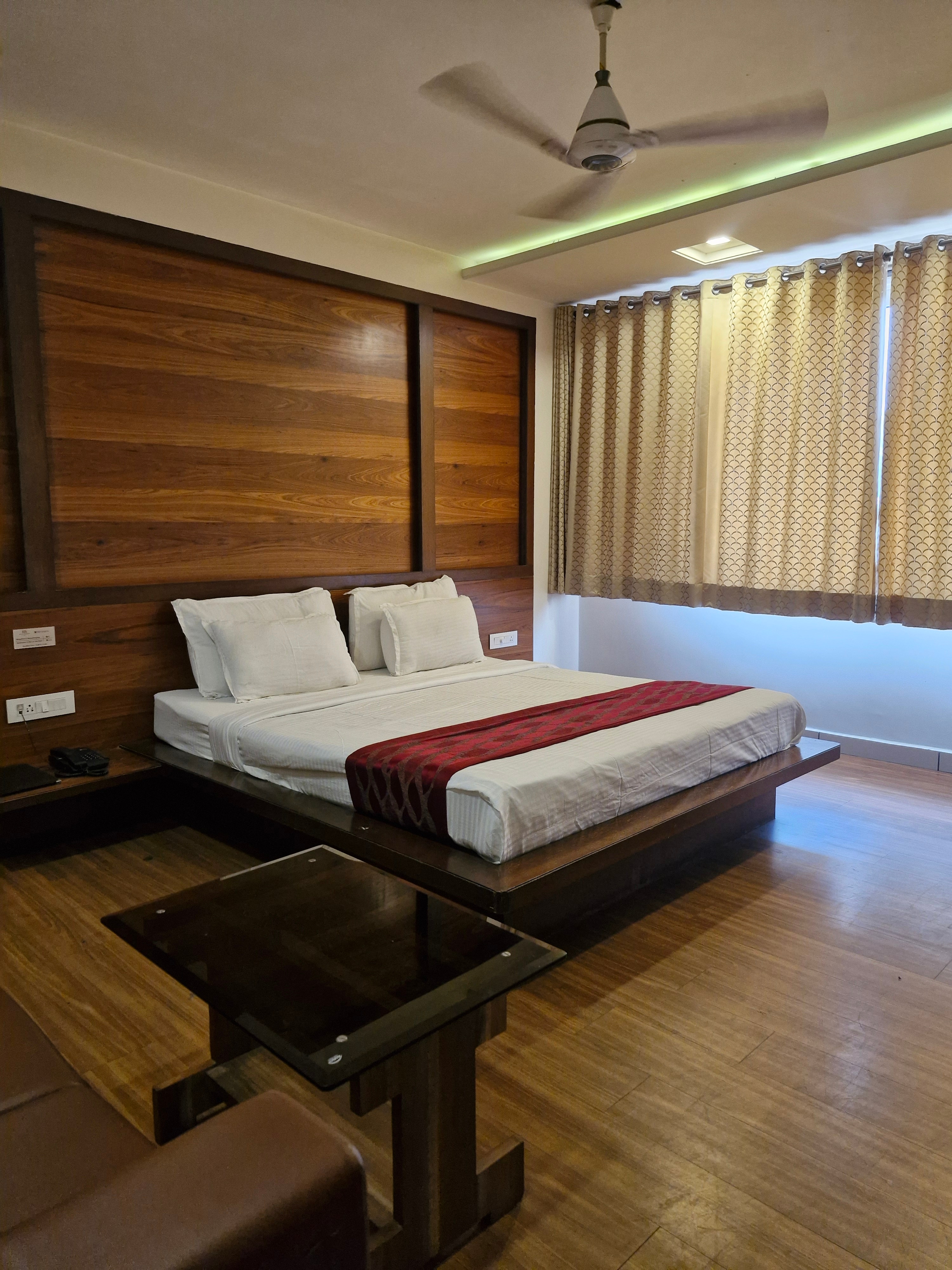 Hotel Radiant - Tap to explore photos