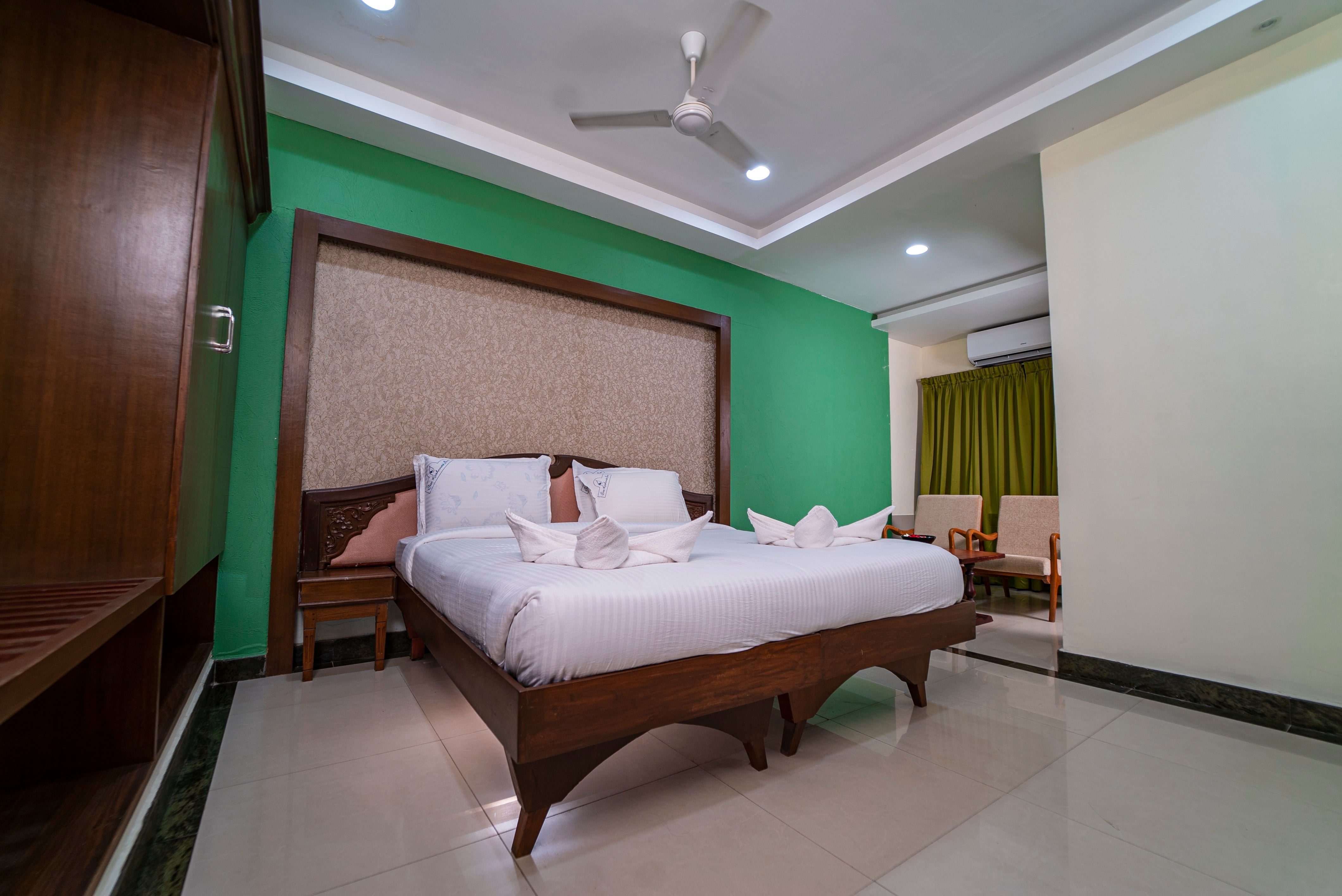 Sree Krishna Inn - Tap to explore photos
