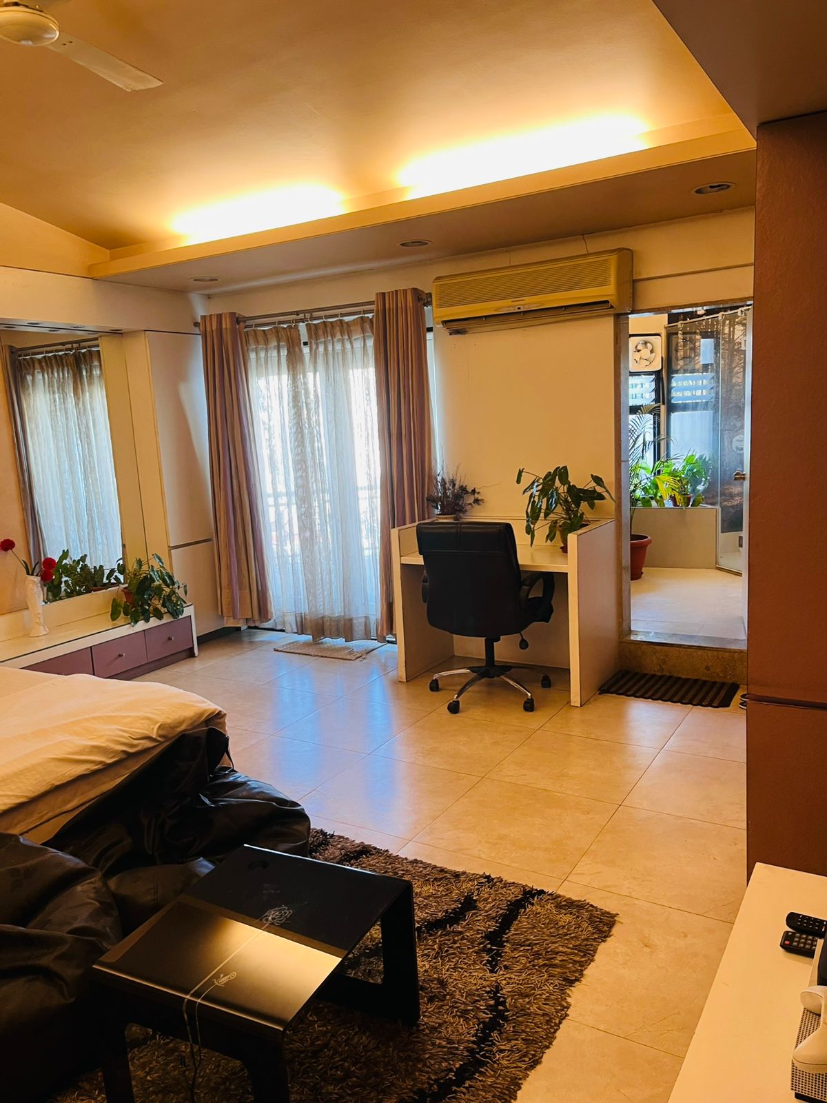 Rose Room | Studio Apartment - Tap to explore photos