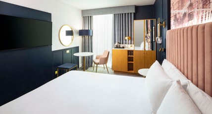 DoubleTree by Hilton Hotel Leeds City Centre Room Type - KING SUPERIOR ROOM