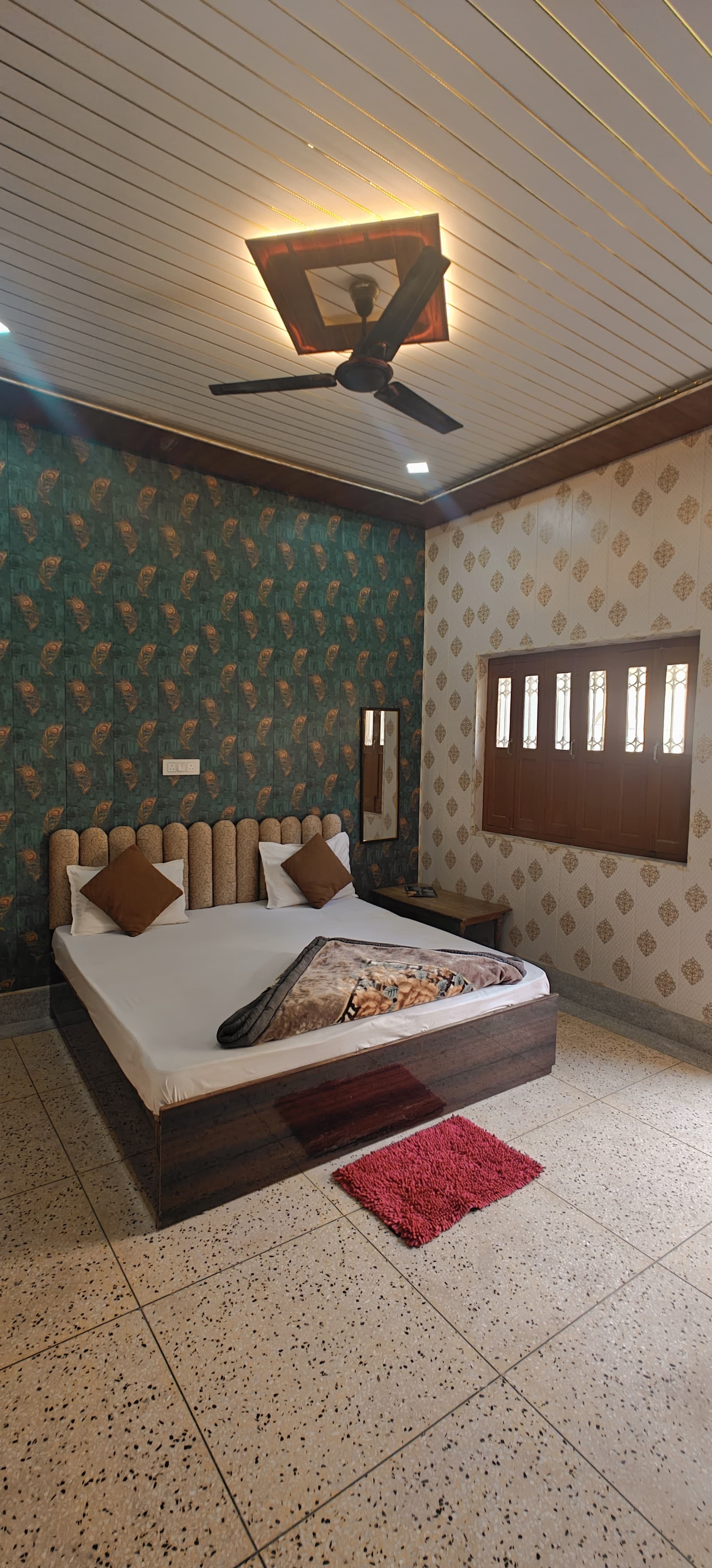Shree p Guest house. - Tap to explore photos