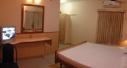 Vinodhara Guest House Room Type - Triple Cot Deluxe Family Room A/C - Max Occupancy 5