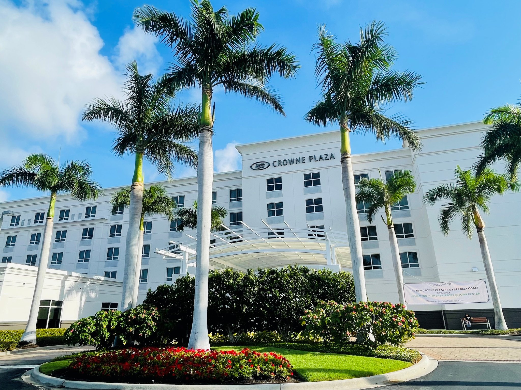 Crowne Plaza FT. MYERS GULF COAST - Tap to explore photos