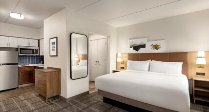 Staybridge Suites QUANTICO-STAFFORD, an IHG hotel Room Type - 1 Queen Studio Suite Mobil Access Tub