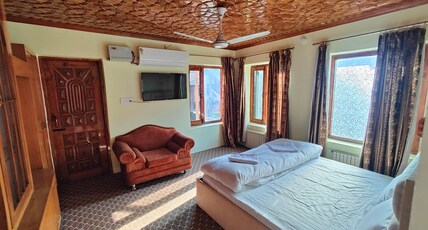 Snowy Bliss Srinagar Room Type - Bedroom 3