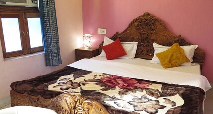 Yogis Guest House Room Type - Deluxe Double Room