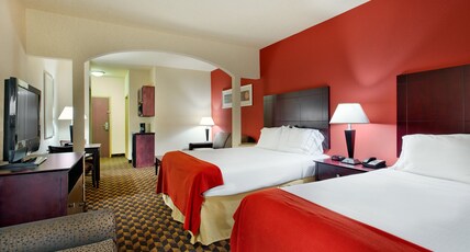 Holiday Inn Express Hotel & Suites Malvern Room Type - 2 Queen Beds Standard Comm Access Tub